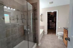 2375 Kelsey Ct, Lindenhurst, IL 60046 - Photo 15