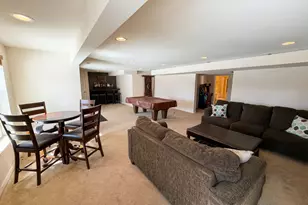 2375 Kelsey Ct, Lindenhurst, IL 60046 - Photo 25