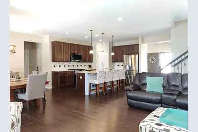 2375 Kelsey Court, Lindenhurst, IL 60046 - Photo 9