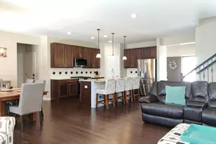 2375 Kelsey Ct, Lindenhurst, IL 60046 - Photo 9