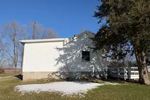 4020 E 1553rd Rd, Earlville, IL 60518 - Photo 3