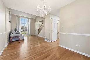 138 Emerald Dr, Streamwood, IL 60107 - Photo 9