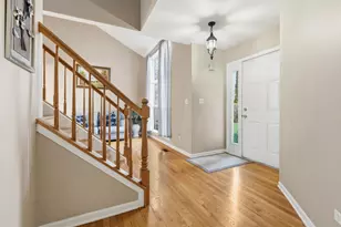 138 Emerald Dr, Streamwood, IL 60107 - Photo 3