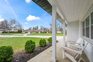 671 Hazel Ct, Roselle, IL 60172 - Photo 3