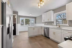 4536 W 100th Pl, Oak Lawn, IL 60453 - Photo 9