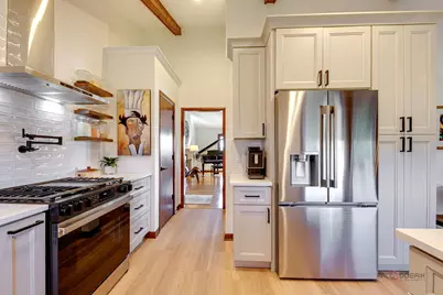 2042 S Goebbert Road, Arlington Heights, IL 60005 - Photo 9