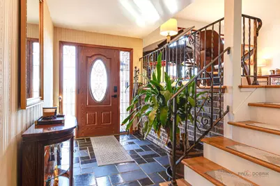 2042 S Goebbert Road, Arlington Heights, IL 60005 - Photo 3