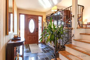 2042 S Goebbert Rd, Arlington Heights, IL 60005 - Photo 3