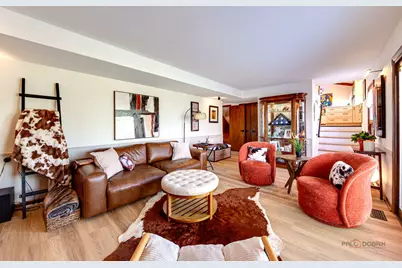 2042 S Goebbert Road, Arlington Heights, IL 60005 - Photo 7