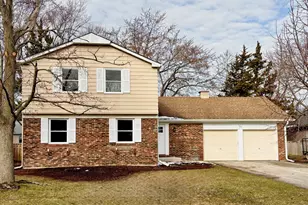 711 Woodhollow Ln, Buffalo Grove, IL 60089 - Photo 1