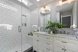 2156 W Belle Plaine Ave, Chicago, IL 60618 - Photo 15