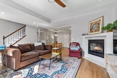 2156 W Belle Plaine Avenue, Chicago, IL 60618 - Photo 5