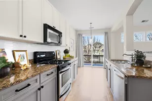 360 Promontory Ln, Wauconda, IL 60084 - Photo 9