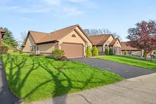 30338 Pebble Beach Cir, Genoa, IL 60135 - Photo 3