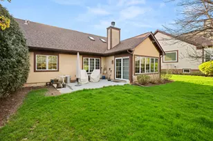 30338 Pebble Beach Cir, Genoa, IL 60135 - Photo 23