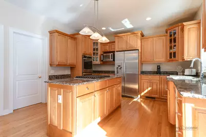 2059 Broadmoor Lane, Vernon Hills, IL 60061 - Photo 9