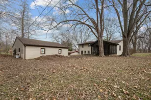 2412 W 3rd St, Coal Valley, IL 61240 - Photo 33