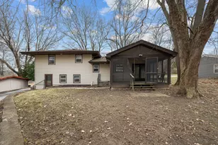 2412 W 3rd St, Coal Valley, IL 61240 - Photo 3