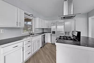 2412 W 3rd Street, Coal Valley, IL 61240 - Photo 11