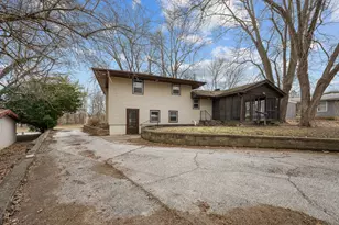 2412 W 3rd St, Coal Valley, IL 61240 - Photo 5