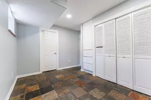 1024 W 18th Pl, Chicago, IL 60608 - Photo 27