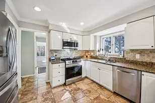 511 Greens View Dr, Algonquin, IL 60102 - Photo 5