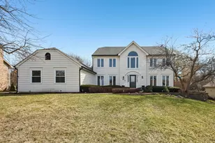 511 Greens View Dr, Algonquin, IL 60102 - Photo 1