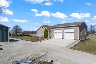 3015 N 1600 East Rd, Clifton, IL 60927 - Photo 5