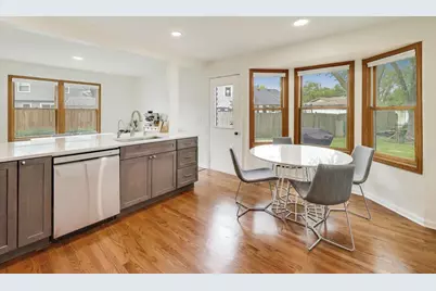 3790 Whispering Trails Drive, Hoffman Estates, IL 60192 - Photo 9