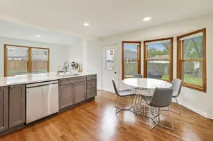 3790 Whispering Trails Dr, Hoffman Estates, IL 60192 - Photo 9