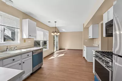 1317 Spalding Drive, Mundelein, IL 60060 - Photo 7