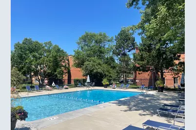 4400 W Lake Avenue #202B, Glenview, IL 60026 - Photo 9