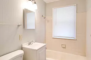 2208 Fremont St, Rockford, IL 61103 - Photo 11