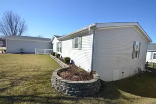 5634 Buttercup Ln, Machesney Park, IL 61115 - Photo 5