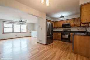 7411 N Claremont Ave, Chicago, IL 60645 - Photo 3