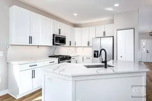 721 S Wellston Ln, Romeoville, IL 60446 - Photo 7