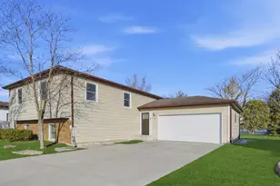 766 Michigan Ave, South Elgin, IL 60177 - Photo 3