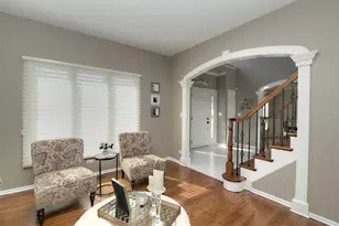 909 Hampton Dr, Carol Stream, IL 60188 - Photo 5