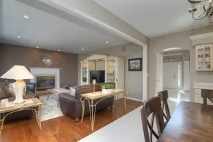 909 Hampton Dr, Carol Stream, IL 60188 - Photo 11