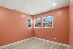 9804 S Maplewood Ave, Evergreen Park, IL 60805 - Photo 13