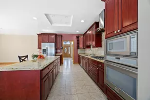 10225 S 81st Ct, Palos Hills, IL 60465 - Photo 9