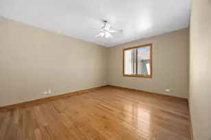 10225 S 81st Ct, Palos Hills, IL 60465 - Photo 17