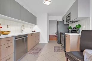 9240 Gross Point Rd, Skokie, IL 60077 - Photo 9