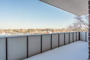 9240 Gross Point Rd, Skokie, IL 60077 - Photo 17