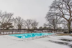 9240 Gross Point Rd, Skokie, IL 60077 - Photo 23