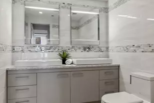 161 E Chicago Ave, Chicago, IL 60611 - Photo 13