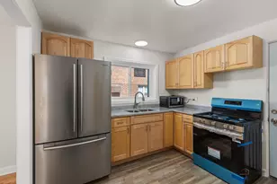 7355 N Ridge Blvd, Chicago, IL 60645 - Photo 5