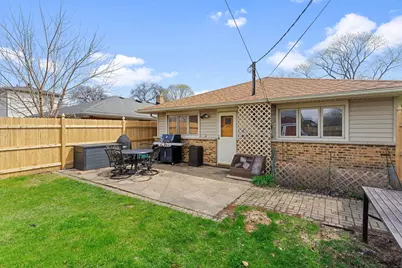 9966 S California Avenue, Evergreen Park, IL 60805 - Photo 19