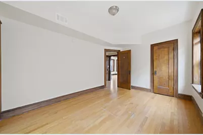 7634 S Phillips Avenue, Chicago, IL 60649 - Photo 9