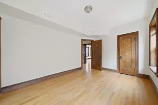 7634 S Phillips Ave, Chicago, IL 60649 - Photo 9